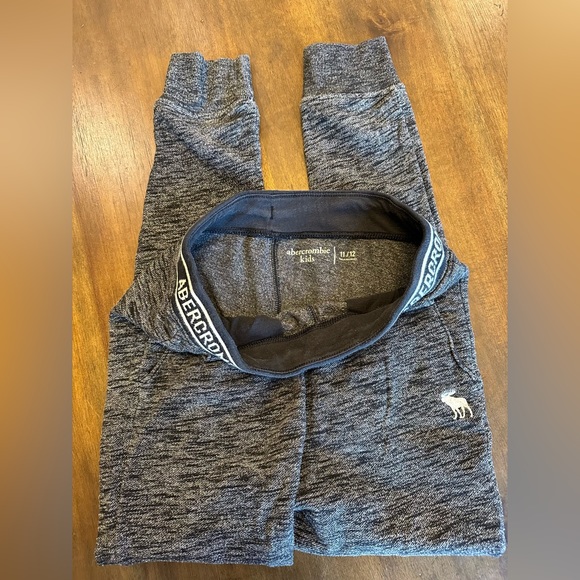 Abercrombie Grey Sweatpants Joggers Boys 11/12 - Picture 4 of 5